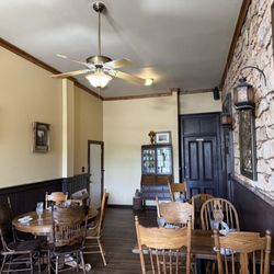 Hotel Leger Restaurant & Bar