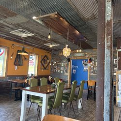 Pappies Smokehouse & Lunch Box - Cool interior