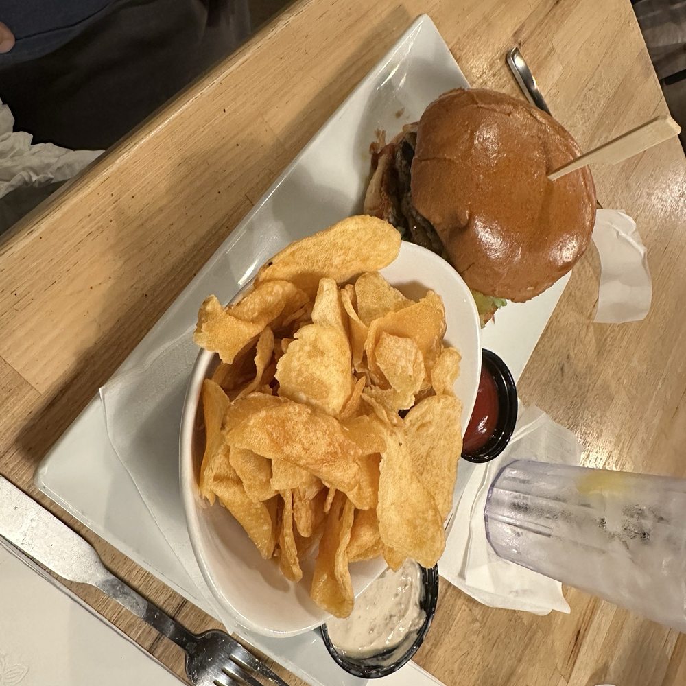McCoy’s Copper Pint - Meatloaf sandwich and homemade potato chips and dip - American Near Me - Shakopee, Minnesota McCoy’s Copper Pint - Meatloaf sandwich and homemade potato chips and dip - American Near Me - Shakopee, Minnesota