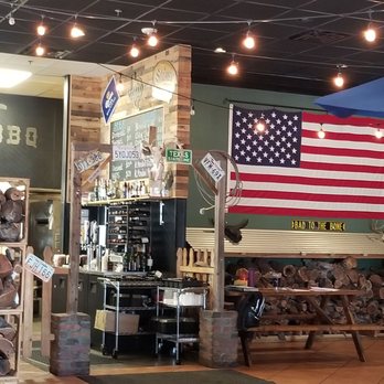 Big B's Texas BBQ - Few bottles of wine and limited selection of draft beers.  Soda machine to the right (not in picture) - Barbeque Near Me - Henderson, Nevada