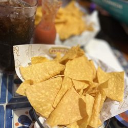 Aztecas Restaurant & Cantina - Salsa and chips 10/10