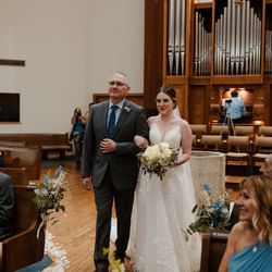 Grass Valley Florist & Cruz Thru Coffee - Bridal bouquet and aisle decor