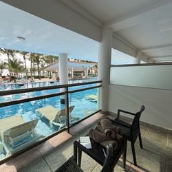 Generations Riviera Maya by Karisma - 19051 swim up. Bar/music directly across.