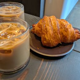 vanilla latte, croissant vanilla latte, croissant