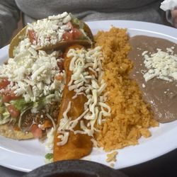 Antojitos Mexicanos - Combination platter