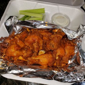 Elmo's - Medium Wings - American Near Me - Getzville, New York