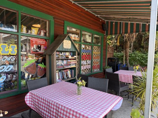 Ma N' Pa Grocery by null