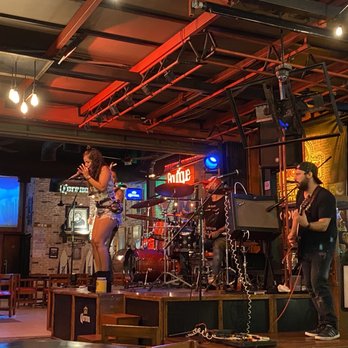 Monkey Business - Live music!!!! This was on a Friday night around 8pm. - Bars Near Me - Cancún, ROO Monkey Business - Live music!!!! This was on a Friday night around 8pm. - Bars Near Me - Cancún, ROO