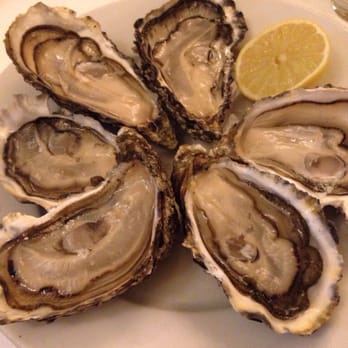 Chez André - Succulent Oysters -- Fines de Claire - French Near Me - Paris, 75