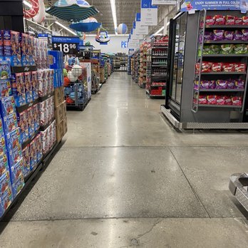 Walmart - May 2024 - Empty at 730am, thank goodness - Grocery Near Me - Ventura, California