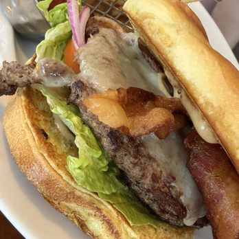 The Pub - Pub Burger - Seafood Near Me - Southport, Maine The Pub - Pub Burger - Seafood Near Me - Southport, Maine