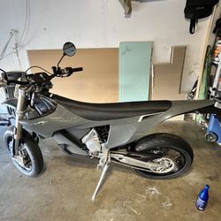 Fun Bike Center - 2026 Stark varg SM