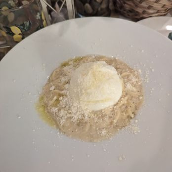 Limoncello - Cacio e pepe with added mozzarella and truffle oil - Italian Near Me - Miami Beach, Florida