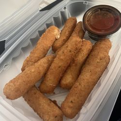 The Good Life Sports Bar And Grill At The Creek - Mozzarella sticks