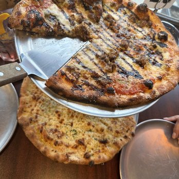 Captain’s Ön Main - On top is the Margherita pizza (with crumbled house made Italian sausage added). Beneath is the garlic cheese bread. Both phenomenal !! - Pizza Near Me - Brighton, Michigan