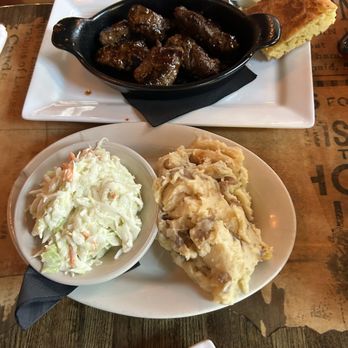 Murphy's Providence - Steak tips with Carlin, mashed potatoes, coleslaw, and cornbread - Delis Near Me - Providence, Rhode Island
