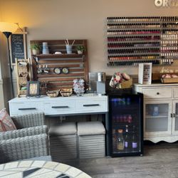 H2O Nail Bar & Spa - Snack and drink station