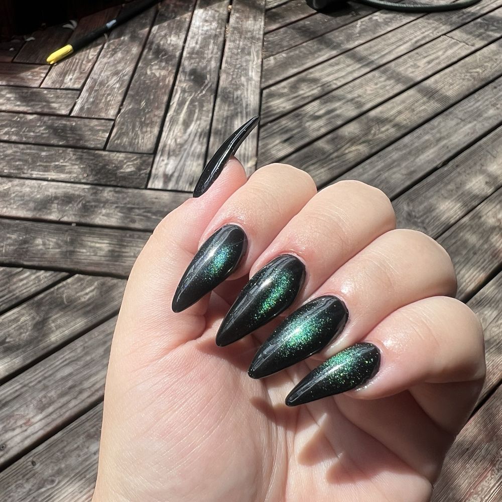 Green/Blue Cat Eye Almond shaped nails done by Mike. Green/Blue Cat Eye Almond shaped nails done by Mike.