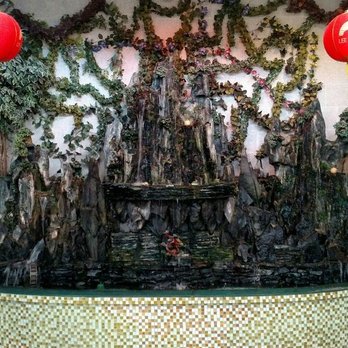 China Palace - Fountain in the foyer - Buffets Near Me - Ypsilanti, Michigan