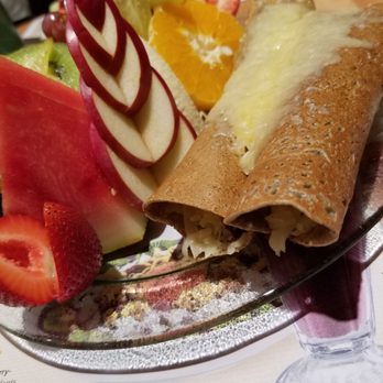 Cora - Sarraisn Surprise - Breakfast & Brunch Near Me - Montreal, Quebec
