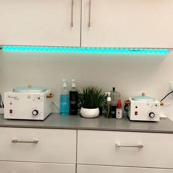 Waksed by jenn - Counter set up. Cleanliness is top priority - Estheticians Near Me Waksed by jenn - Counter set up. Cleanliness is top priority - Estheticians Near Me