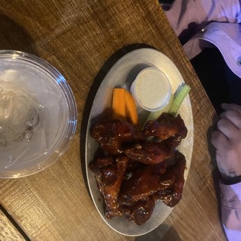 House of ‘Que - 48 Hour Smoked Wings - Barbeque Near Me - Hoboken, New Jersey