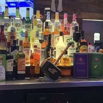 Boomerangs - Full bar and four TVs overhead. - Pizza Near Me - West Lafayette, Indiana