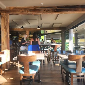 Oak - Empty restaurant on a Tuesday night at 6.20 - New American Near Me - Laguna Beach, California