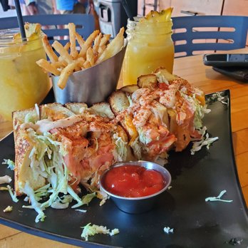 Down the Hatch Maui - Lobster & Crab Grilled Cheese and mango smoothies - Seafood Near Me - Lahaina, Hawaii