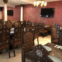 Zenobia Lebanese Cuisine - Inside