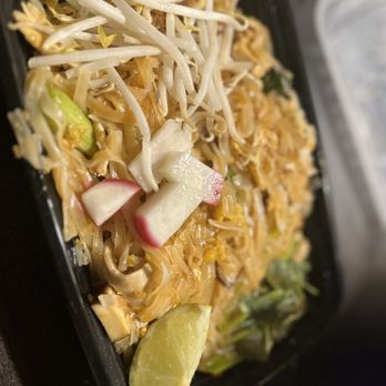 September In Bangkok - Padthai chicken - Thai Near Me - New Haven, Connecticut