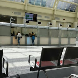 Ospedale Niguarda - Sabato ore 12:50 SOLO 2 sportelli aperti. Personale davvero poco gentile (un buongiorno e buona giornata non ha mai ucciso nessuno)