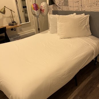 Doxie Hotel - The bed and desk. - Hotels Near Me - New York, New York