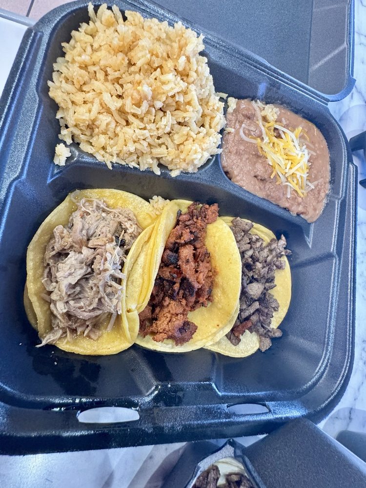 Rosas Taqueria