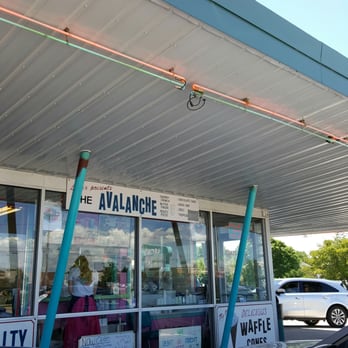 Leon's Frozen Custard - Ice Cream & Frozen Yogurt Near Me - Oshkosh, Wisconsin