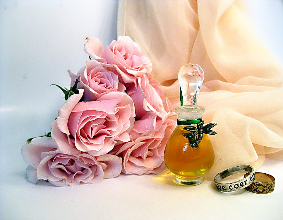 Esscentual Alchemy Logo