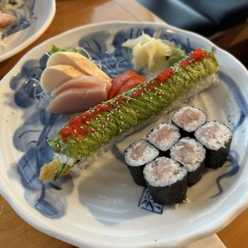 Toshi Sushi - House Combination - Sushi Bars Near Me - Vancouver, British Columbia
