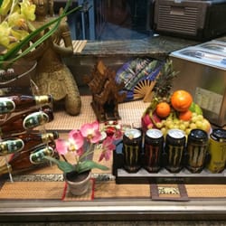 Take a Thai - Krijg uitleg over gewoontes: geesteshuistje, de kwade geesten verblijven daar, dus enkel de goede geesten blijven in de zaak :-)