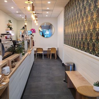 Wave 3 Coffee and Chocolate - Inside - Coffee & Tea Near Me - Atlanta, Georgia