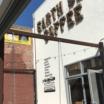 Earth Bean Coffee - The outside space has a swing. I didn't get to try because it was too hot. I'll definitely give it shot when it gets cooler. - Coffee & Tea Near Me - Los Angeles, California