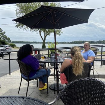 Bobbers - Patio - American Near Me - Lake Zurich, Illinois