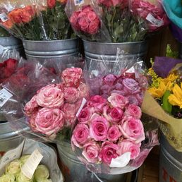 Beautiful flowers for a beautiful sleepy day lol 3/1/24 Beautiful flowers for a beautiful sleepy day lol 3/1/24