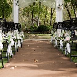 FiveSense Farm Event Venue - The venue owner provided so many florals that we didn't need to hire a florist!
