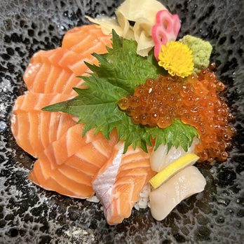 Kiu Japanese Restaurant - Hokkaido don ($35) - mostly salmon and only 2 small pieces of scallops - Japanese Near Me - Markham, Ontario Kiu Japanese Restaurant - Hokkaido don ($35) - mostly salmon and only 2 small pieces of scallops - Japanese Near Me - Markham, Ontario