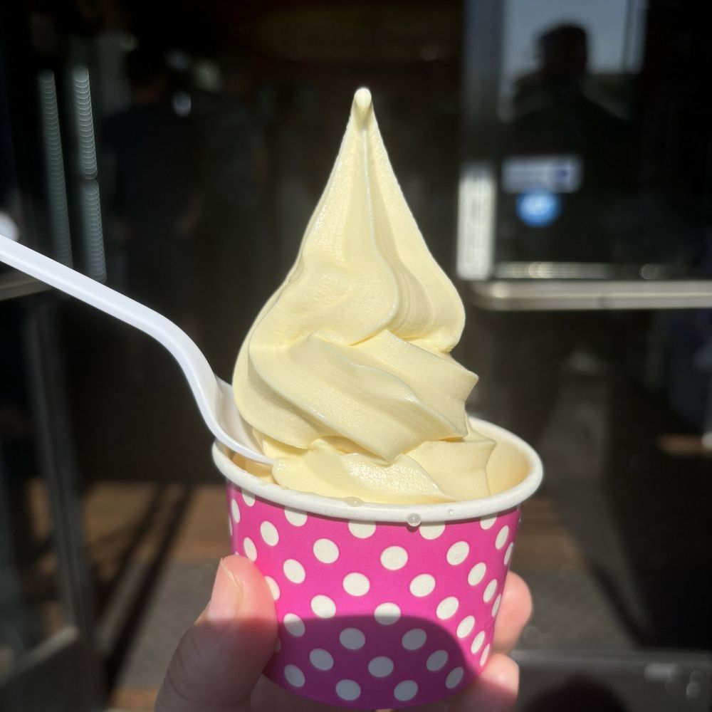 Frozen yogurt - dole pineapple Frozen yogurt - dole pineapple