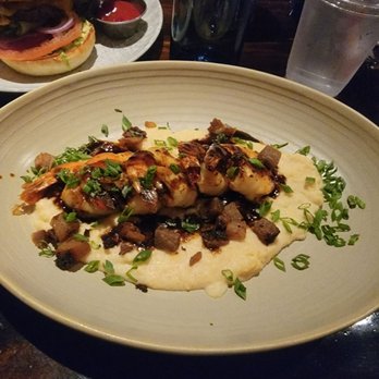 District Kitchen - Anderson Lane - N'awlins Shrimp and Grits Dinner - New American Near Me - Austin, Texas District Kitchen - Anderson Lane - N'awlins Shrimp and Grits Dinner - New American Near Me - Austin, Texas
