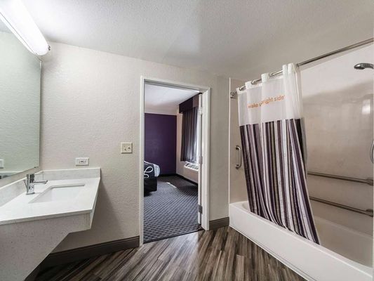 La Quinta Inn & Suites by Wyndham San Antonio Downtown by null