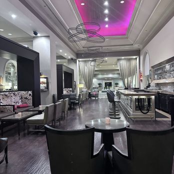 Fairmont Dallas - Bar/ Lobby - Hotels Near Me - Dallas, Texas
