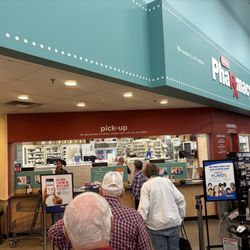 H-E-B Pharmacy - Long waits inside
