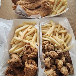 Harold’s Chicken & Sports Bar - Catfish, gizzards and wings